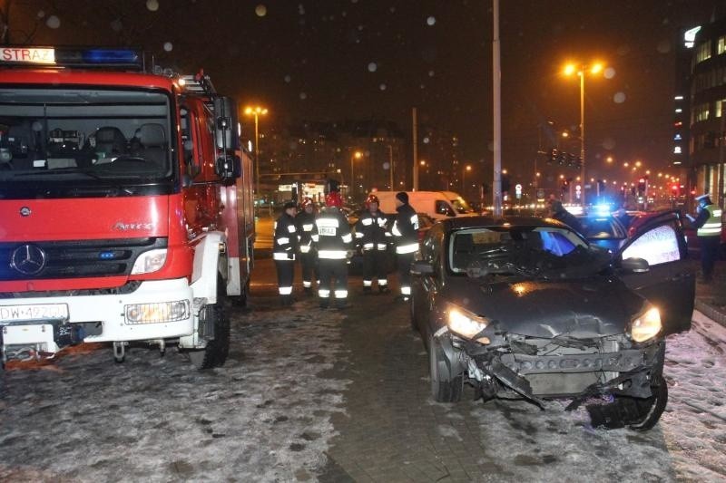 Wypadek dwóch samochodów na skrzyżowaniu ul. Lotniczej,...