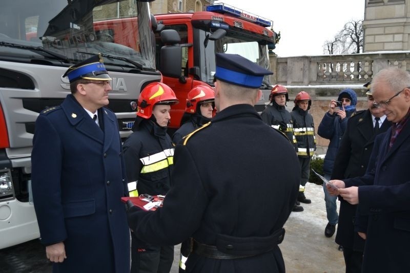 Nowe samochody strażackie otrzymały m.in. jednostki z...