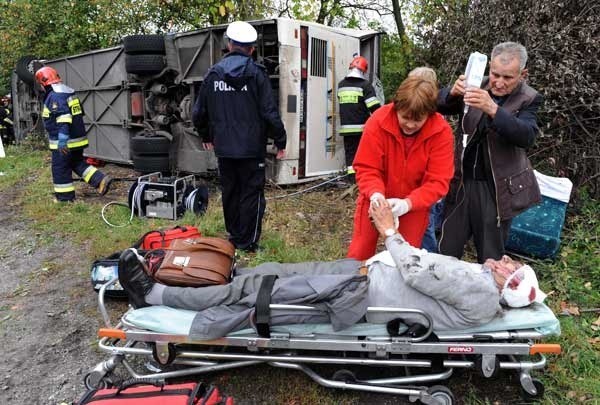 Wypadek autokaru z pielgrzymami w Dybawce k. Przemyśla