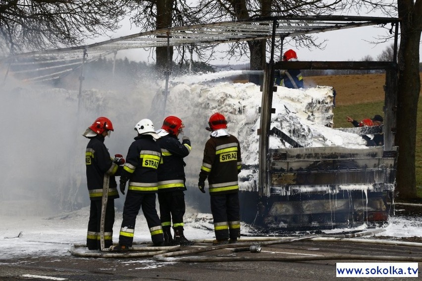 Pożar tira na DK19 w pobliżu miejscowości Popławce