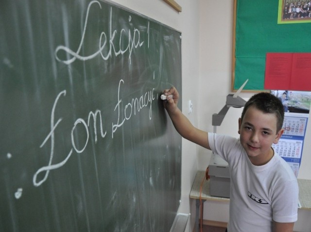 W szkole podstawowej w podopolskich Złotnikach w czasie lekcji polskiego Piotrek Lissy napisał na tablicy "łon&#8221; i "łonacyć&#8221;.  - Oba słowa mogą znaczyć wszystko - wyjaśnili uczniowie.