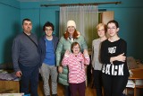"Nasz nowy dom 16" odcinek 1. Katarzyna Dowbor odwiedziła Doły Biskupie! Ekipa wyremontowała dom pięcioosobowej rodzinie! Zobaczcie zdjęcia!