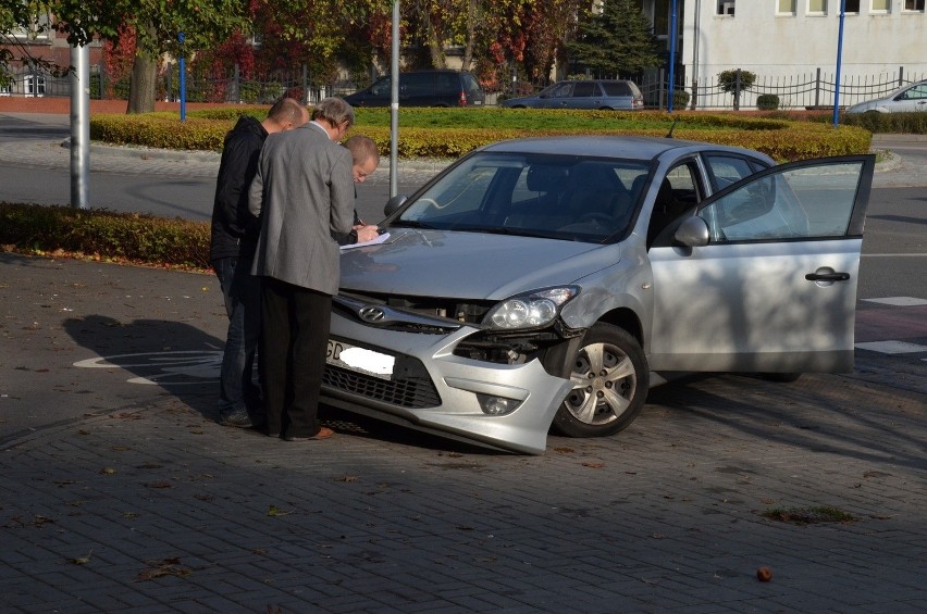 Wrocław: Wypadek pod Sky Tower. Zderzyły się dwa samochody osobowe