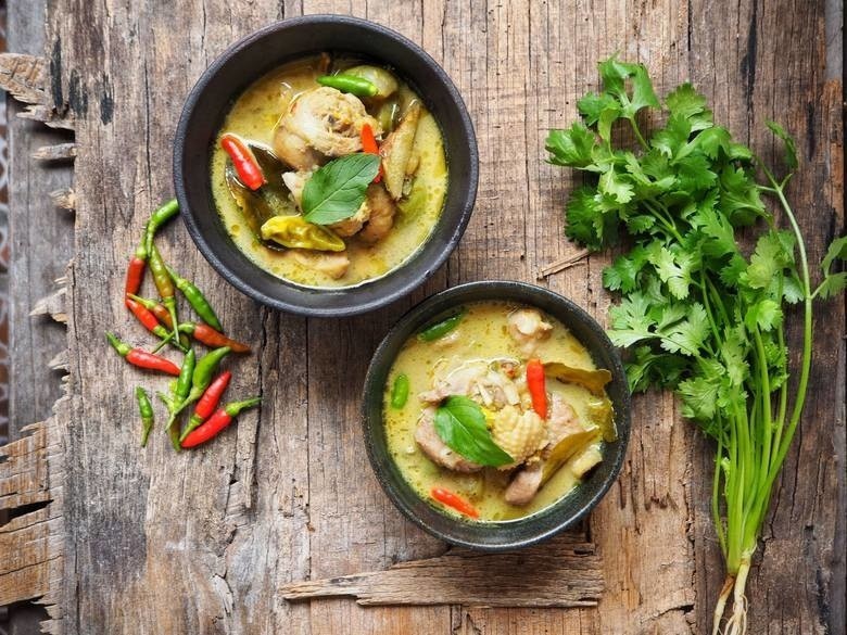 Jak zrobić zupę z krewetkami w stylu tajskim?...