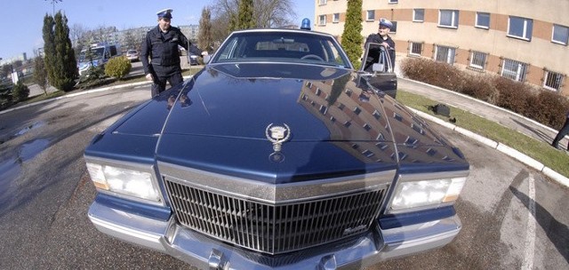 Takim oto cadillaciem "chwalili się" w Prima Aprillis słupscy policjanci