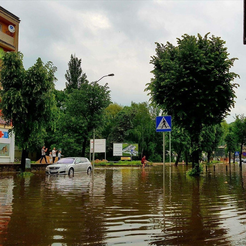 Po gwałtownych ulewach zalana została m. in. ul. Borowskiego...