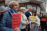 GORZÓW WLKP. Protest przed Studnią Czarownic. Nie chcą mieć jesieni średniowiecza