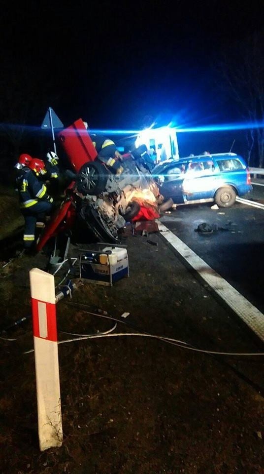 Śmiertelny wypadek pod Środą Śląską. Dwie osoby zginęły, trzy są ranne