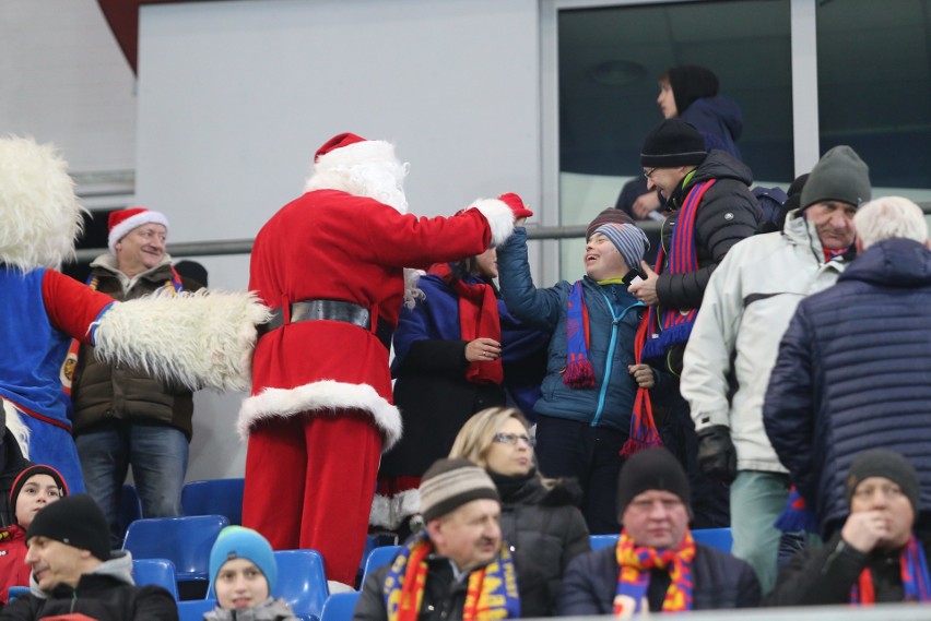 Mecz Piast Gliwice - Pogoń Szczecin oglądało 2.824 widzów....