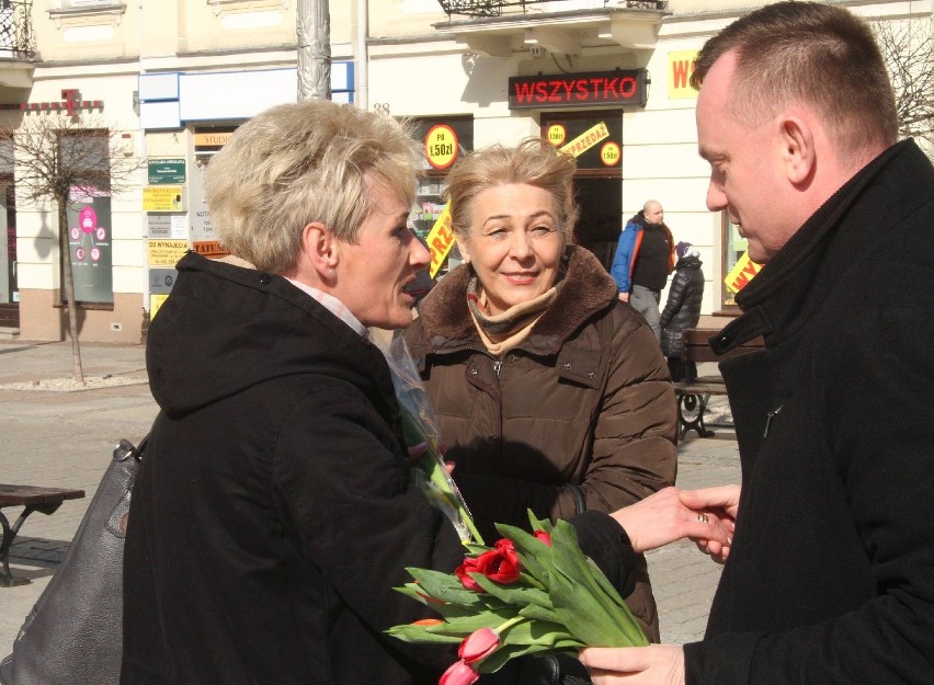 W samo południe na kieleckim deptaku pojawili się...