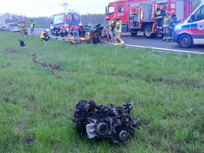 W wyniku wypadku samochód osobowy został bardzo poważnie...