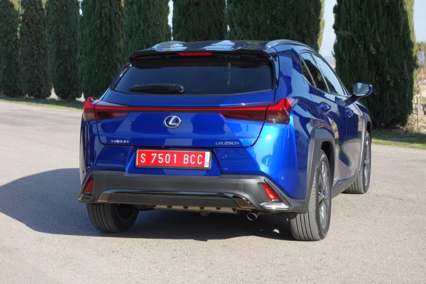 Lexus UX...