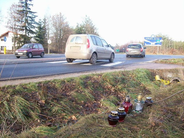 Na skrzyżowaniu drogi krajowej numer 12 i wojewódzkiej numer 728 w przeszłości dochodziło do wielu wypadków.