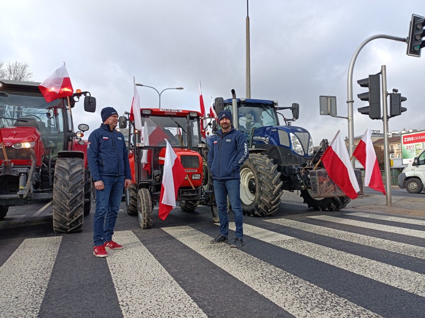 Lublin. Kilkadziesiąt ciągników wyjechało na ulice. Trwa protest Agrounii. Zobacz zdjęcia