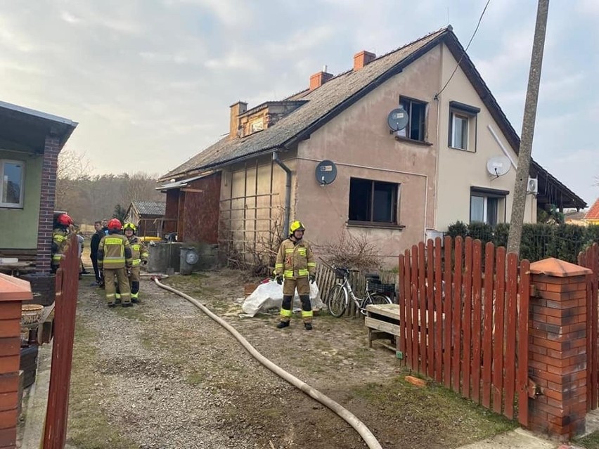 W Mostkach płonął dom.