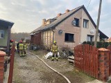 Pożar domu w Mostkach, niedaleko Świebodzina. Na miejscu było dziewięć zastępów straży!