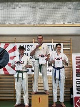 Na Mistrzostwach Polski karate kyokushin zawodnicy z Chełmna wywalczyli siedem medali. Zdjęcia