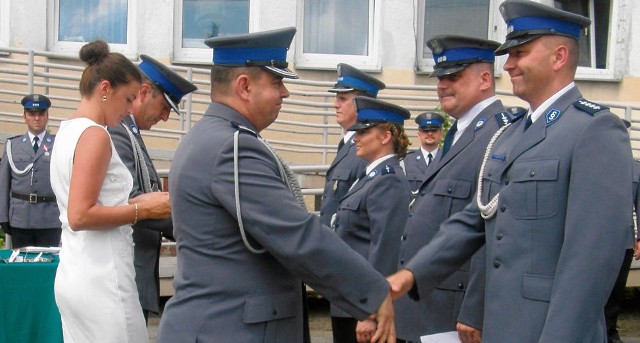 W dniu Święta Policji w Miechowie (na zdj.) i Proszowicach kilkudziesięciu funkcjonariuszy zostało mianowanych na wyższe stopnie