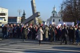 Marsz KOD w Częstochowie: Aleją NMP przeszło ok. tysiąc osób [ZDJĘCIA + WIDEO]