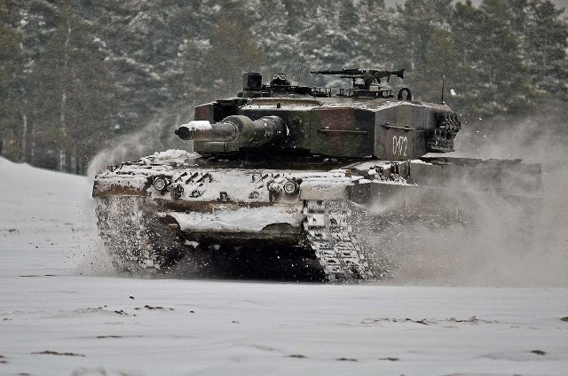 Leopard podczas manewrów na poligonie w Świetoszowie w lutym br.
