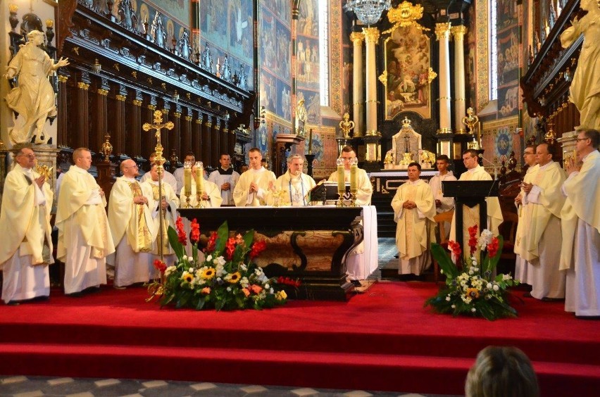 Pielgrzymka z Sandomierza już w drodze na Jasną Górę (ZDJĘCIA)