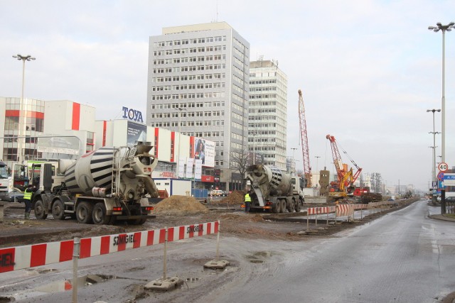 Przy Centralu trwa budowa ścian szczelinowych