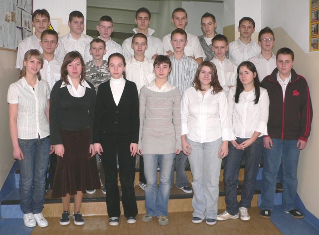 KLASA IIIAUczniowie: Ireneusz Aderek,  Karol Bednarski, Krzysztof Bednarski, Wojciech Bielewski, Sylwia Cybulska, Rafal Dąbrowski, Mateusz Gaczkowski, Martyna Górnicka, Adam Greliak, Mateusz Krawczyk, Mateusz Krzesinski, Mateusz Marchewka, Malwina Marchocka, Leszek Osipowicz, Ireneusz Pakula, Karol Pankowski, Dorota Papinska, Dorota Sokolowska, Kamil Trzaska, Kamil Tulikowski, Joanna Urbanska, Julita Urbanska, Karolina Wasilewska.