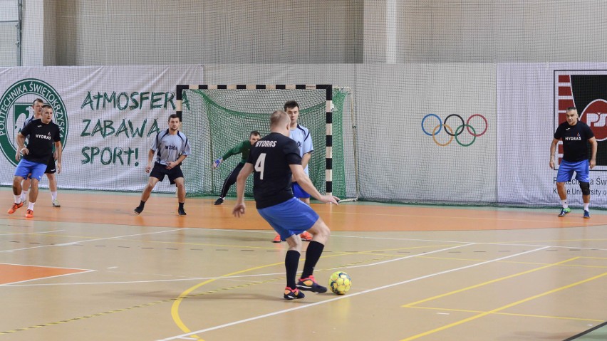 Ciekawe mecze w ósmej kolejce Kieleckiej Ligi Futsalu. Wysokie zwycięstwo lidera ISOVER MMW Szalunki [DUŻO ZDJĘĆ]