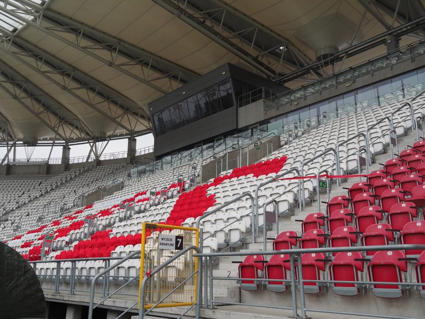 Przedderbowe "harce" ruszyły. Zniszczone siedziska na stadionie ŁKS - ZDJĘCIA