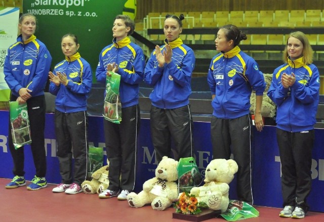 Drużyna Siarki-ZOT Tarnobrzeg, od lewej: Kinga Stefańska, Li Qian, Wiktoria Pawłowicz, Andrea Todorović, Han Ying oraz Julia Szczepanik, rozpoczęła rozgrywki Champions League od zwycięstwa.