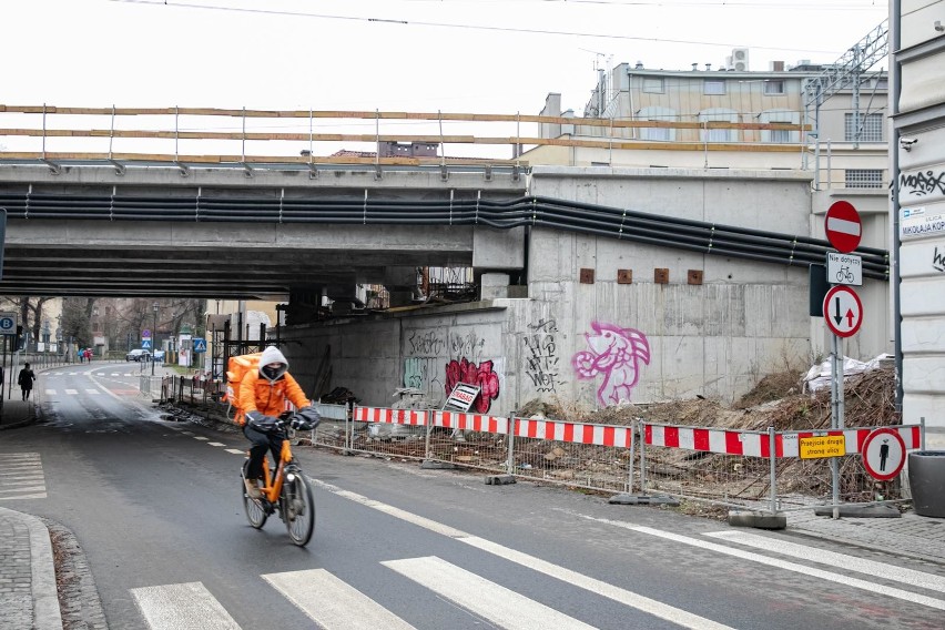 W centrum Krakowa powstają nowe estakady i wiadukty kolejowe