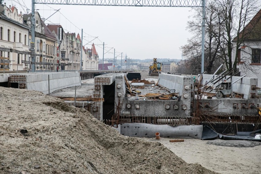 W centrum Krakowa powstają nowe estakady i wiadukty kolejowe