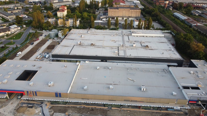 Budowa centrum handlowego Ozimska Park w Opolu.
