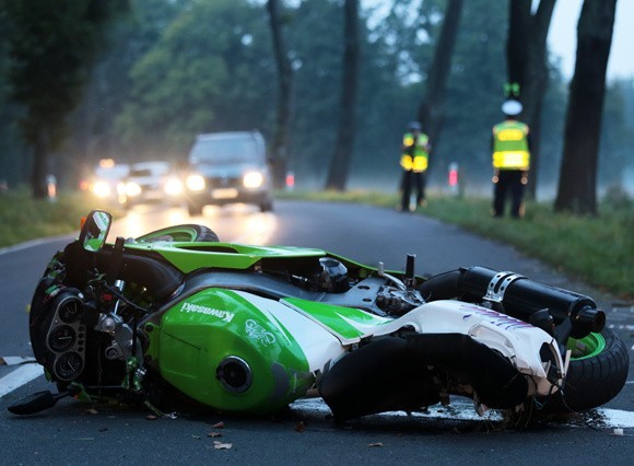 W Zatoniu pod Zieloną Górą motocyklista wywrócił się na...