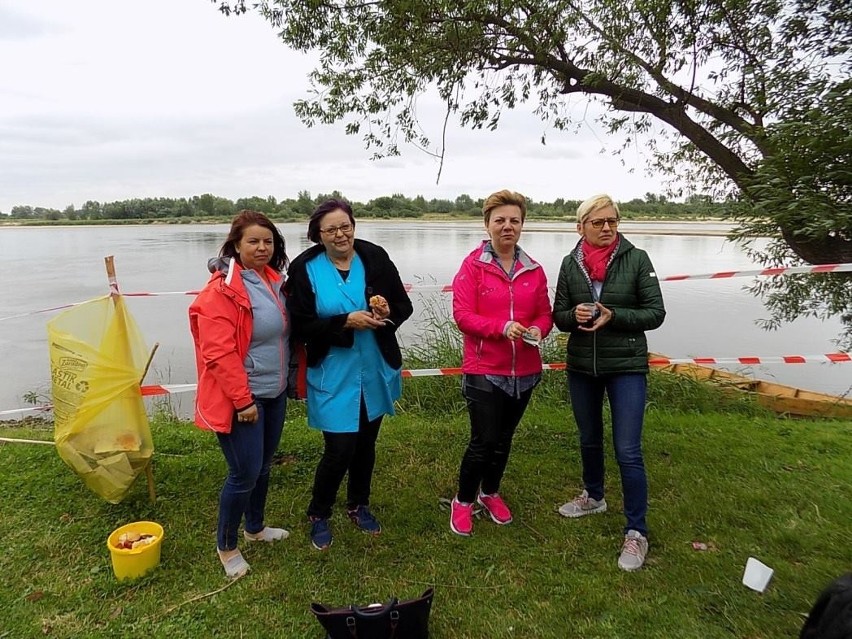 Rok Rzeki Wisły 2017. Uczniowie szkoły podstawowej w Babinie...