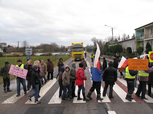 Blokada drogi w Piaszczynie