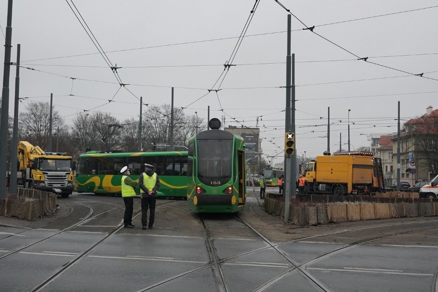 Po godzinie 12 na rondzie Jana Nowaka-Jeziorańskiego w...