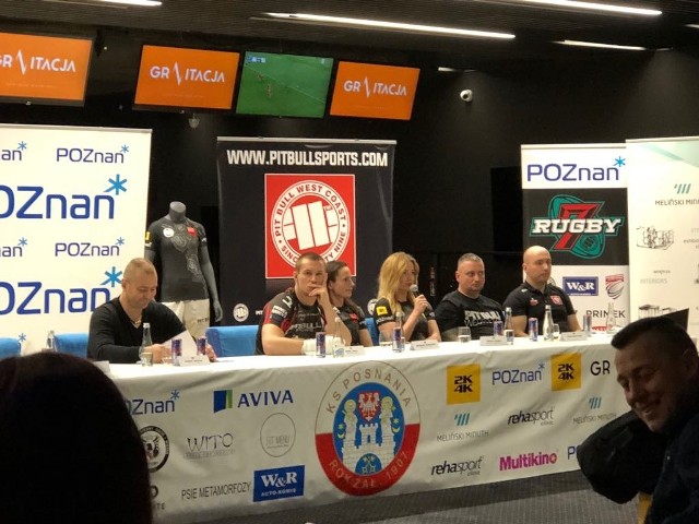 Uczestnicy przedsezonowej konferencji w Klubie "Gravitacja" w CH Posnanii