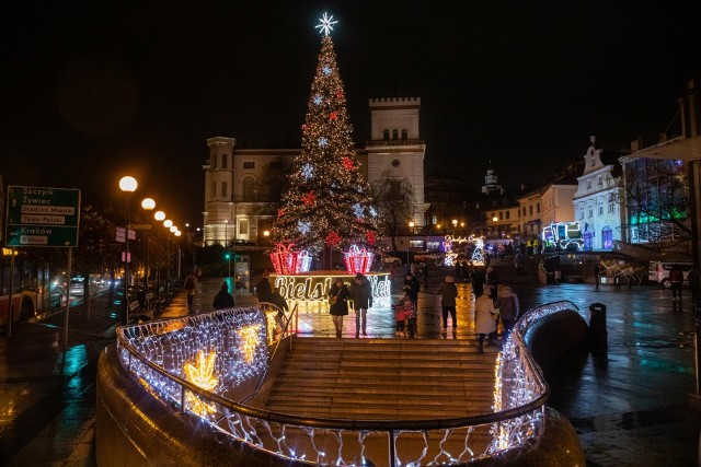 Mikołajki w Bielsku-Białej. Zobacz kolejne zdjęcia. Przesuwaj zdjęcia w prawo - naciśnij strzałkę lub przycisk NASTĘPNE