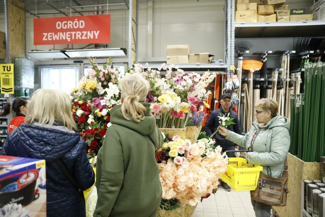 W dzielnicy Halemba w Rudzie Śląskiej otwarto nowy market - Bricomarché. W sklepie pojawiły się tłumy mieszkańców ciekawych nowego miejsca. Zobaczcie zdjęcia w galerii >>>