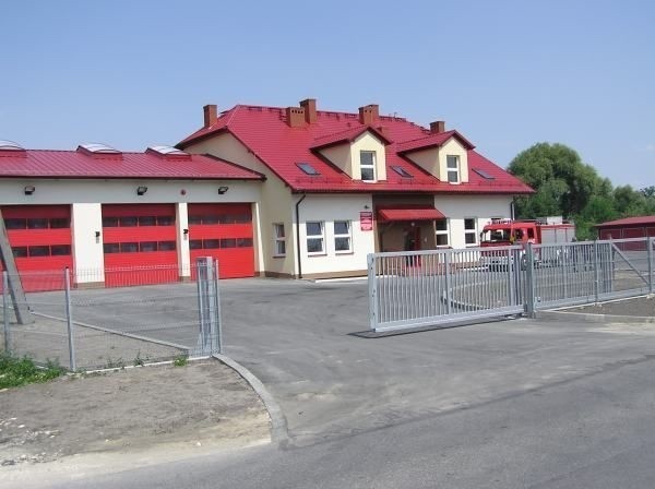 Nowa siedziba posterunku Państwowej Straży Pożarnej w Sędziszowie jest rzeczywiście na miarę XXI wieku.
