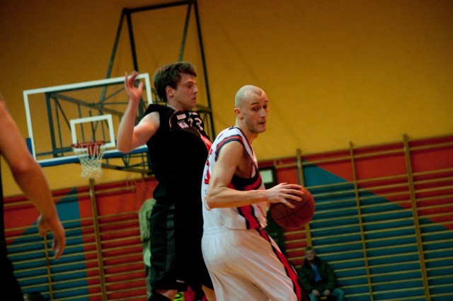 Krzysztof Wilk (z prawej) był najlepszym zawodnikiem w drużynie z Otmuchowa.