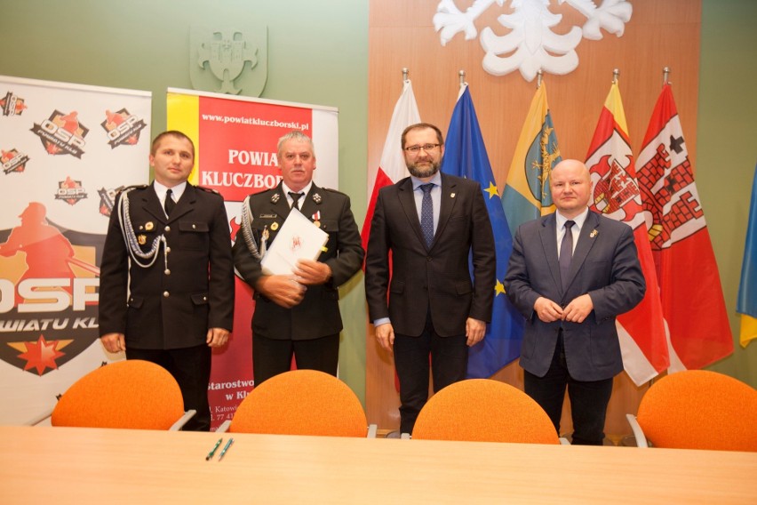Powiat kluczborski podzielił dotacje dla OSP. Dziewięć jednostek otrzymało wsparcie