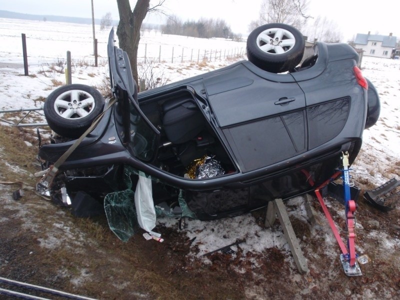 Kierowca osobowej toyoty został poszkodowany w wypadku, do...