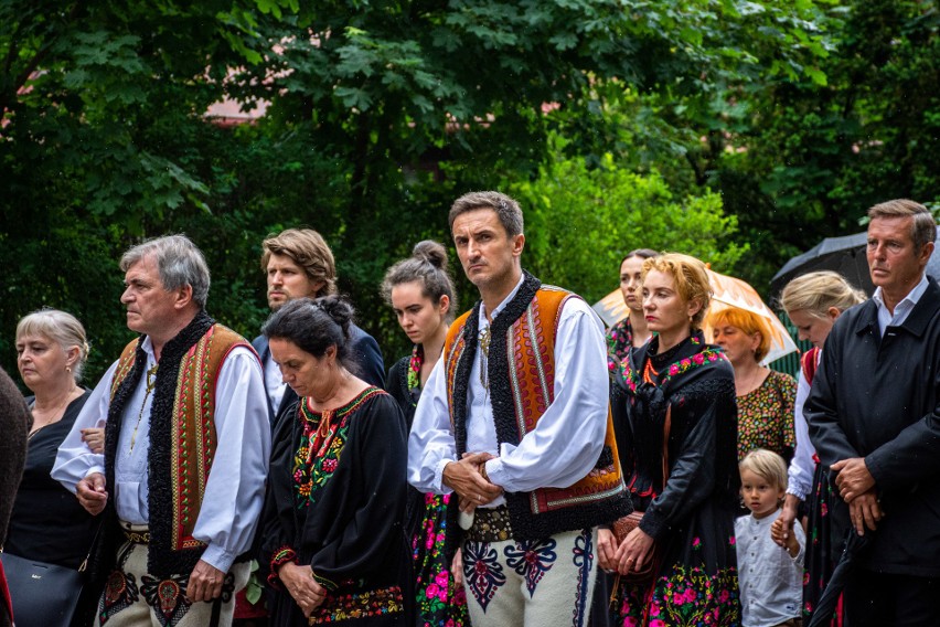 Koronawirus na pogrzebie ciotki Bułeckuli. 60 osób na kwarantannie