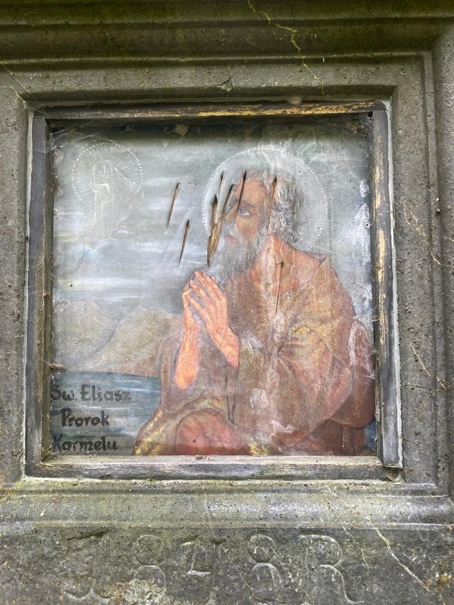 Uszkodzony, zabytkowy obraz św. Eliasza z góry Karmel