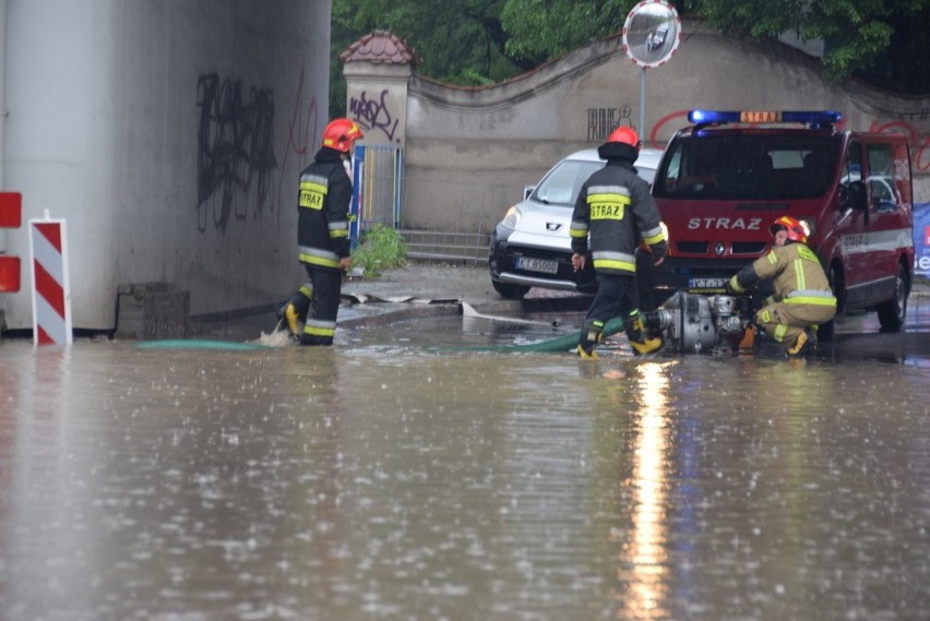 Tarnów i cały region walczą z powodzią [ZDJĘCIA]