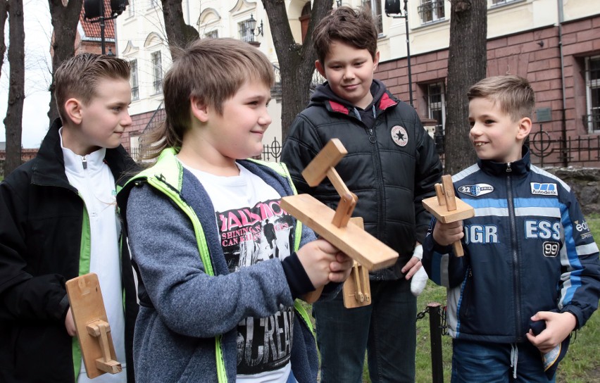 W Wielką Sobotę wierni w Grudziądzu między  innymi święcili...