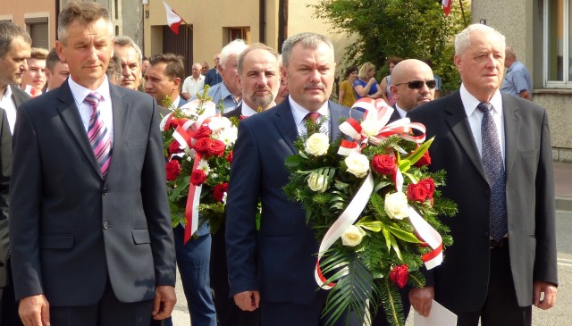 Marek Juszczyk (stoi w środku) po wygraniu wyborów bezpośrednich burmistrza Skalbmierza oddaje mandat radnego Rady Miejskiej. W okręgu numer 2 odbędą się wybory uzupełniające.