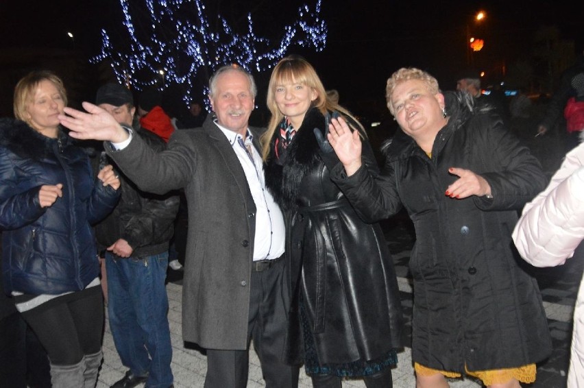 Mieszkańcy Stąporkowa tradycyjnie witali Nowy Rok podczas...